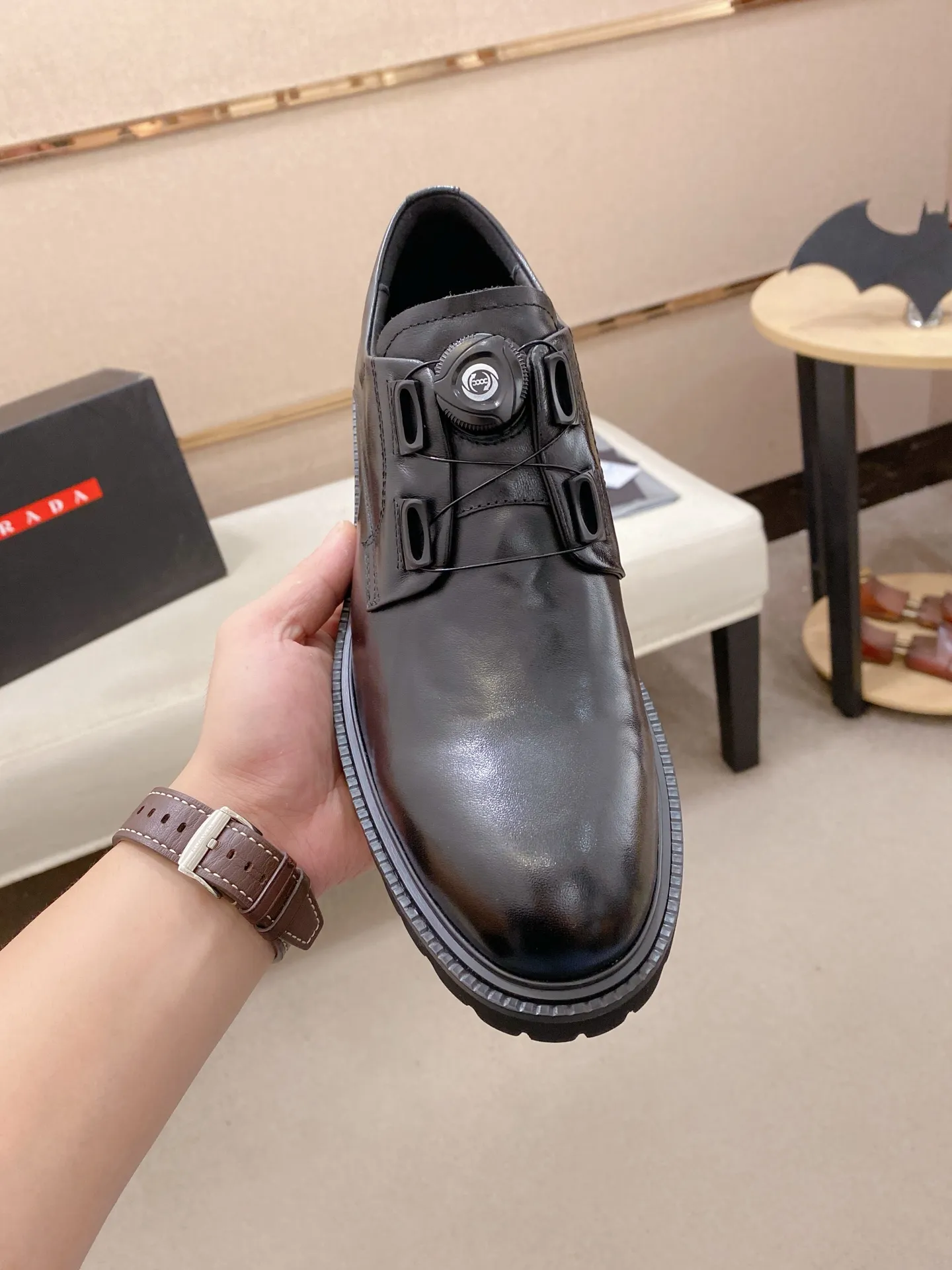 Factory price 640💰 🍁🍁High version High-quality new PRADA (Prada) counters are launched simultaneously, new men's shoes, 😘fabrics are selected from imported lacquered first-layer cowhide, and imported cowhide lining. 👍🏿 High-end ☄️ air-cushion molded anti-slip rubber outsole, exquisite lines, simple and elegant, comfortable and high-end for leisure travel. Code number: 38 to 45